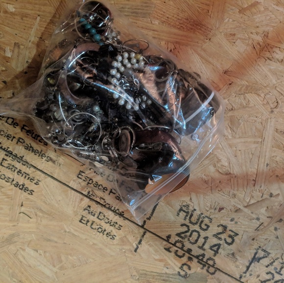 Clothes - Picture 8 of 8